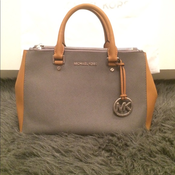 Michael Kors Handbags - Michael Kors 2 Tone Bag RARE 💼